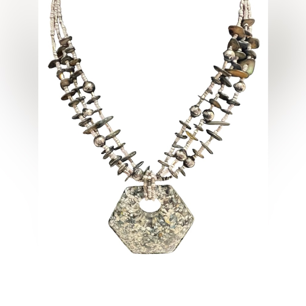 Stunning, eclectic, pebble stone necklace  ✨⭐️